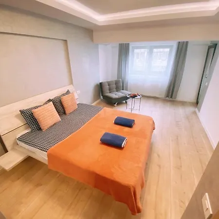 Mega Four Apartment
